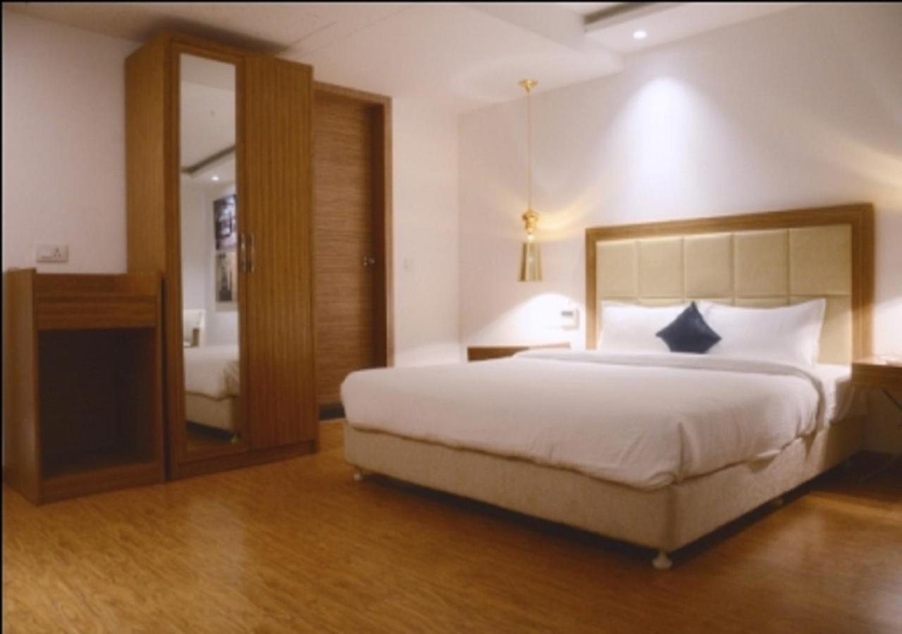 Hotel Amora - Rajnandgaon Raj Nandgaon Екстер'єр фото